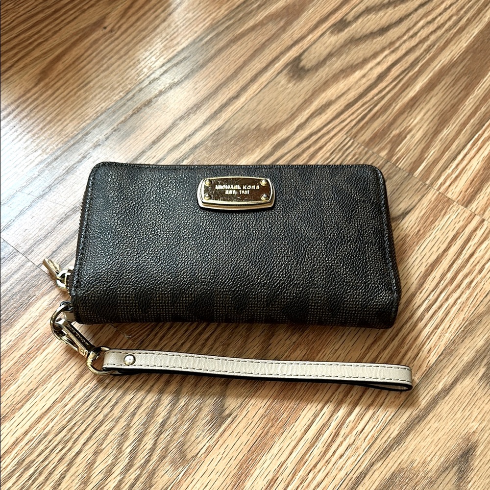 Michael Kors  Wristlet Wallet